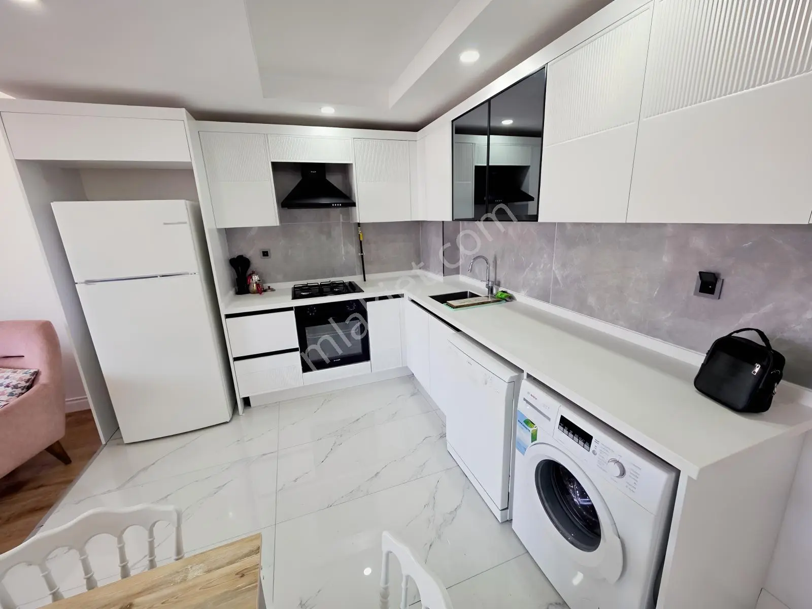 Ful Kredi İmkanı / 65 M2 Geniş Daire / Havuzlu Sitede, — fotoğraf 27