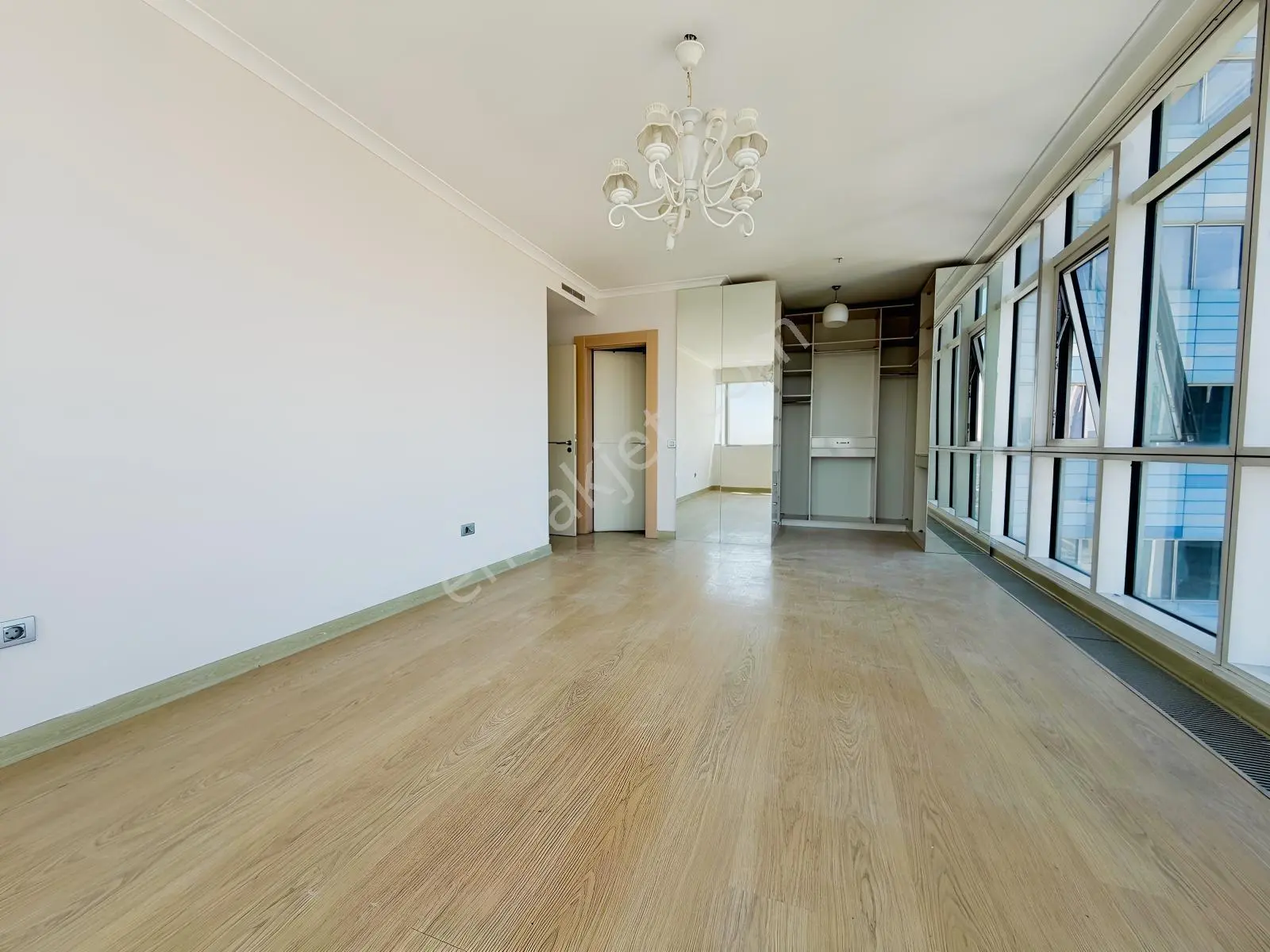Varyap Merıdıan'de Deniz Manzaralı 3 Cepheli 200 M2 Satılık 3+1 — fotoğraf 13