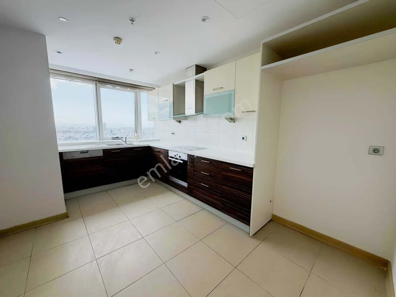 Varyap Merıdıan'de Deniz Manzaralı 3 Cepheli 200 M2 Satılık 3+1 — fotoğraf 24