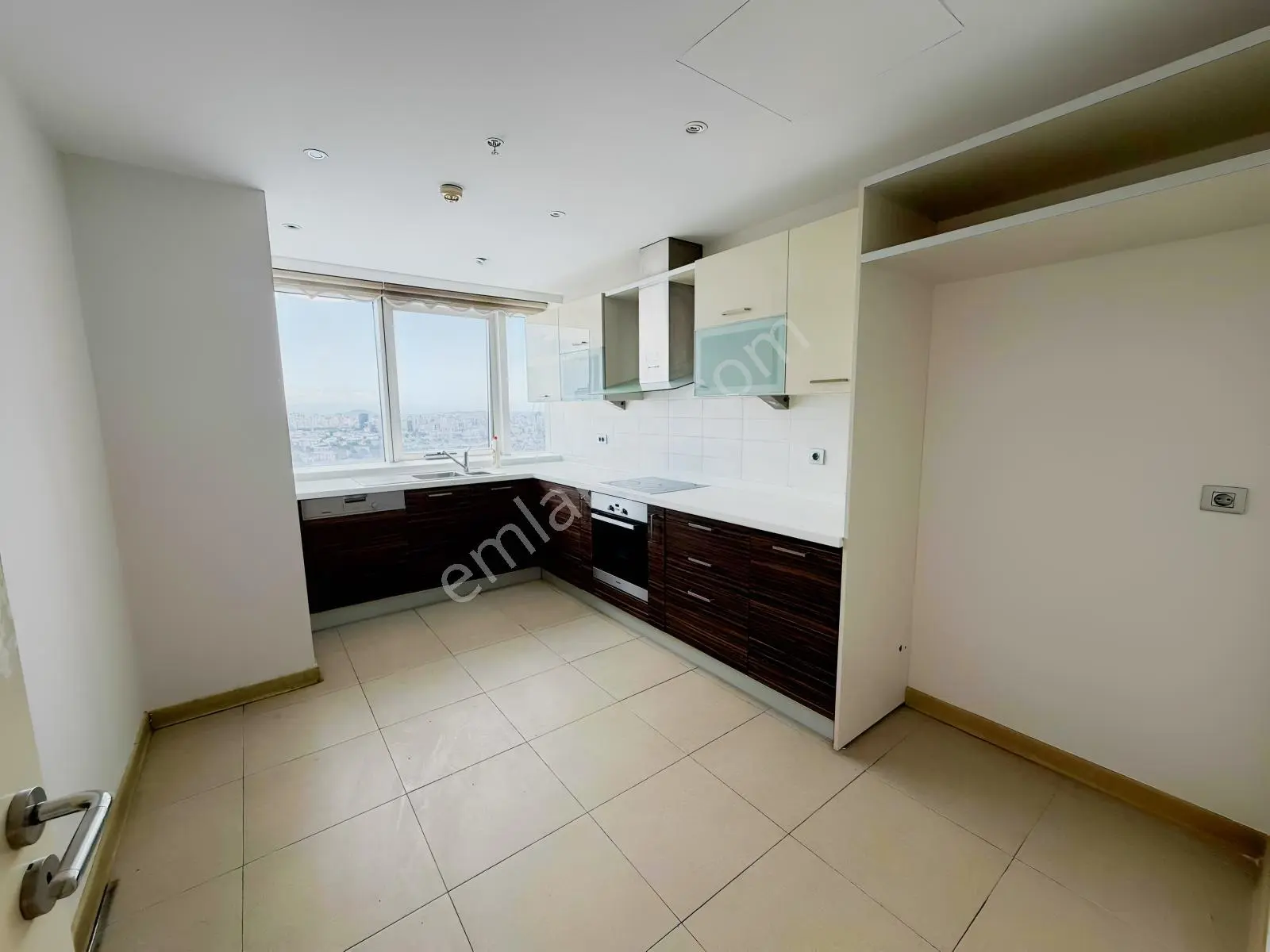 Varyap Merıdıan'de Deniz Manzaralı 3 Cepheli 200 M2 Satılık 3+1 — fotoğraf 26