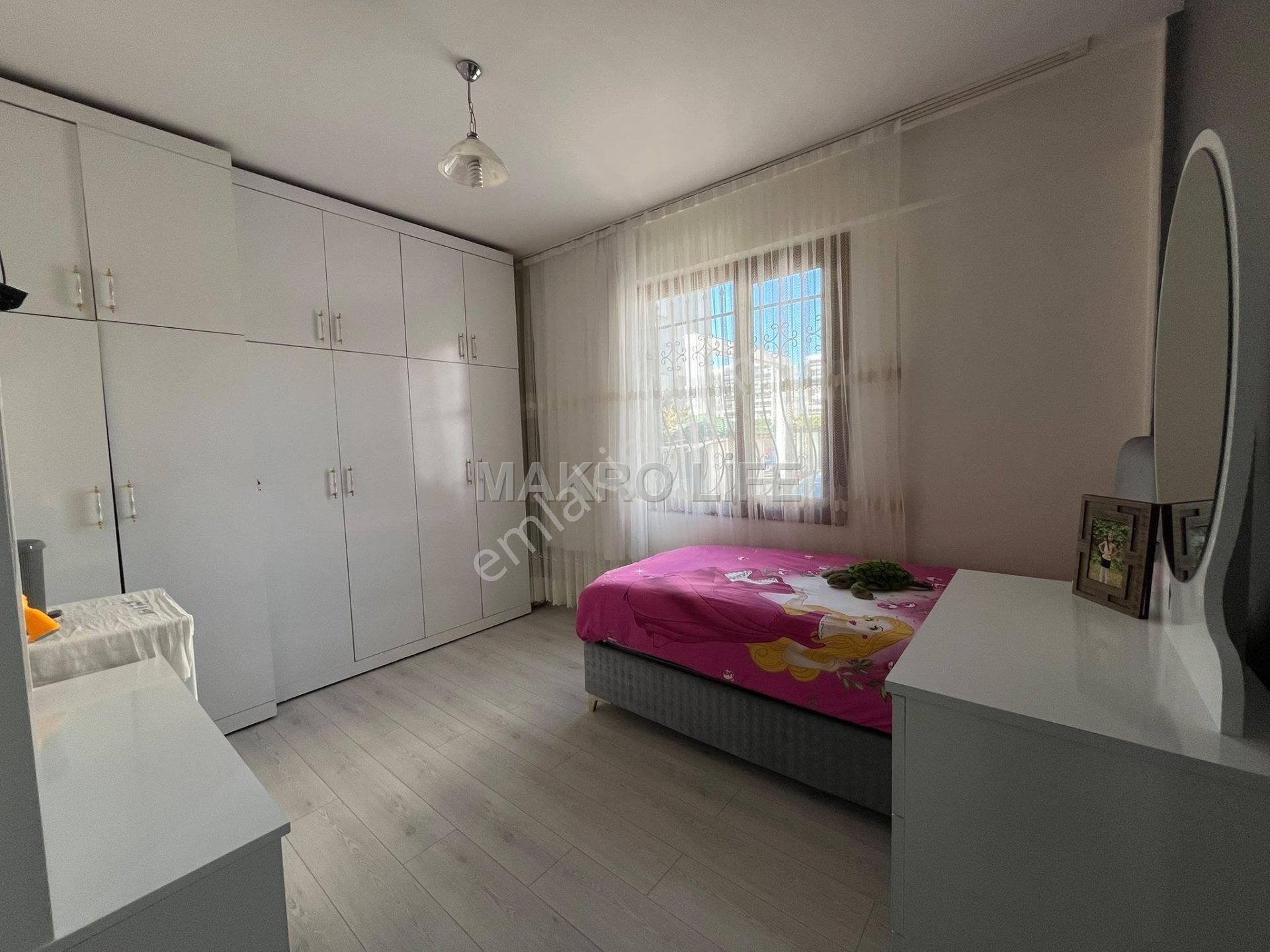 Bağcılar Nevroz Park Civarı 2+0 Satılık Daire — fotoğraf 3