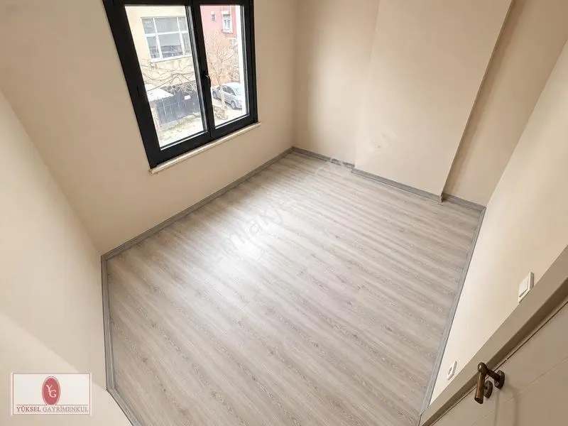 Yüksel'den Edremit Çarşının Merkezinde Geniş Balkonlu 2+1 Daire — fotoğraf 7