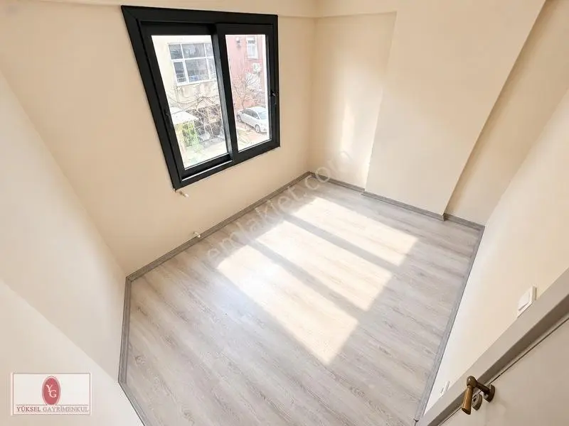 Yüksel'den Edremit Çarşının Merkezinde Geniş Balkonlu 2+1 Daire — fotoğraf 9