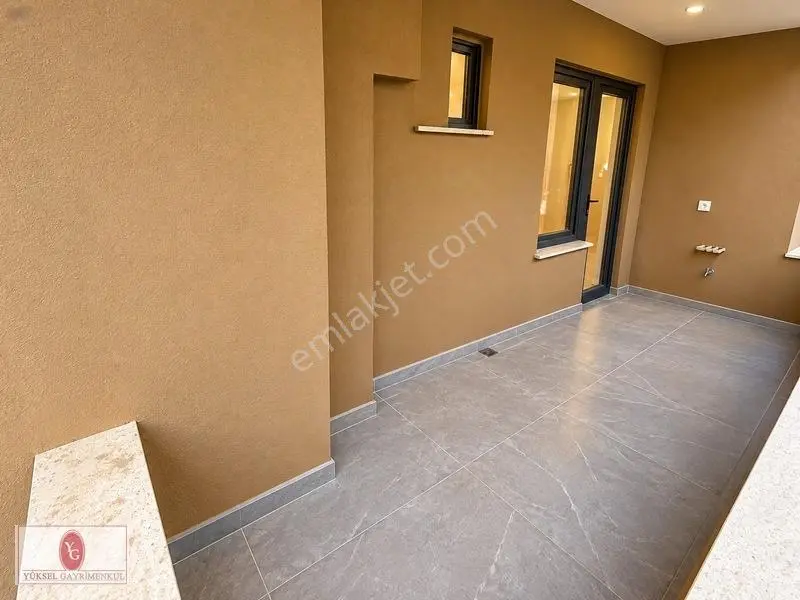 Yüksel'den Edremit Çarşının Merkezinde Geniş Balkonlu 2+1 Daire — fotoğraf 15