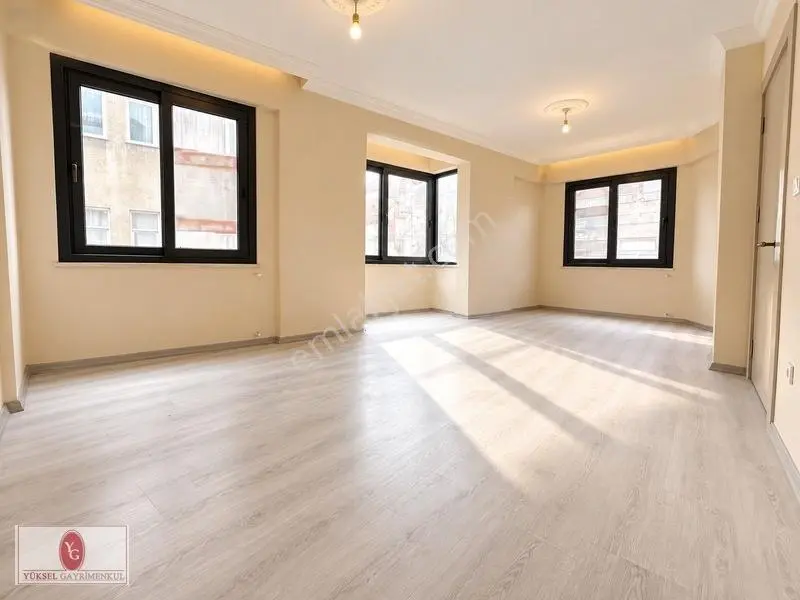 Yüksel'den Edremit Çarşının Merkezinde Geniş Balkonlu 2+1 Daire — fotoğraf 22
