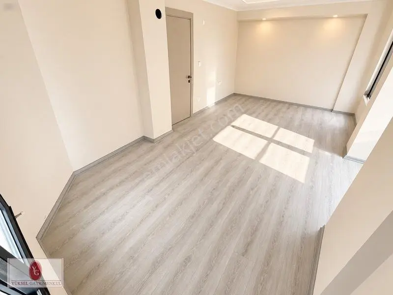 Yüksel'den Edremit Çarşının Merkezinde Geniş Balkonlu 2+1 Daire — fotoğraf 30