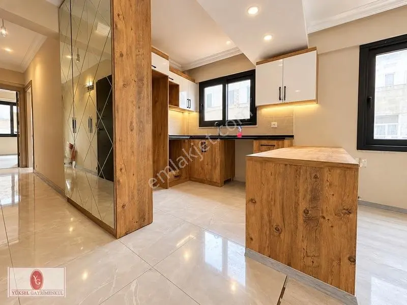Yüksel'den Edremit Çarşının Merkezinde Geniş Balkonlu 2+1 Daire — fotoğraf 31