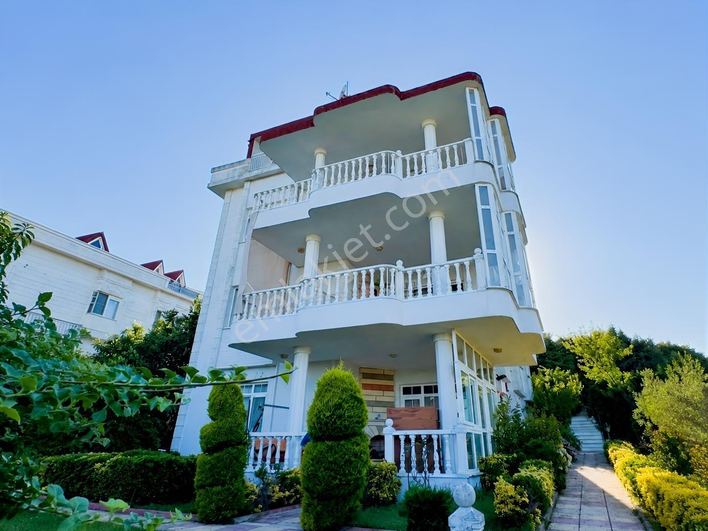 Çatalca İzzettin'de 4013m² Arsalı, Havuzlu, 14 Odalı Süper Villa — fotoğraf 5