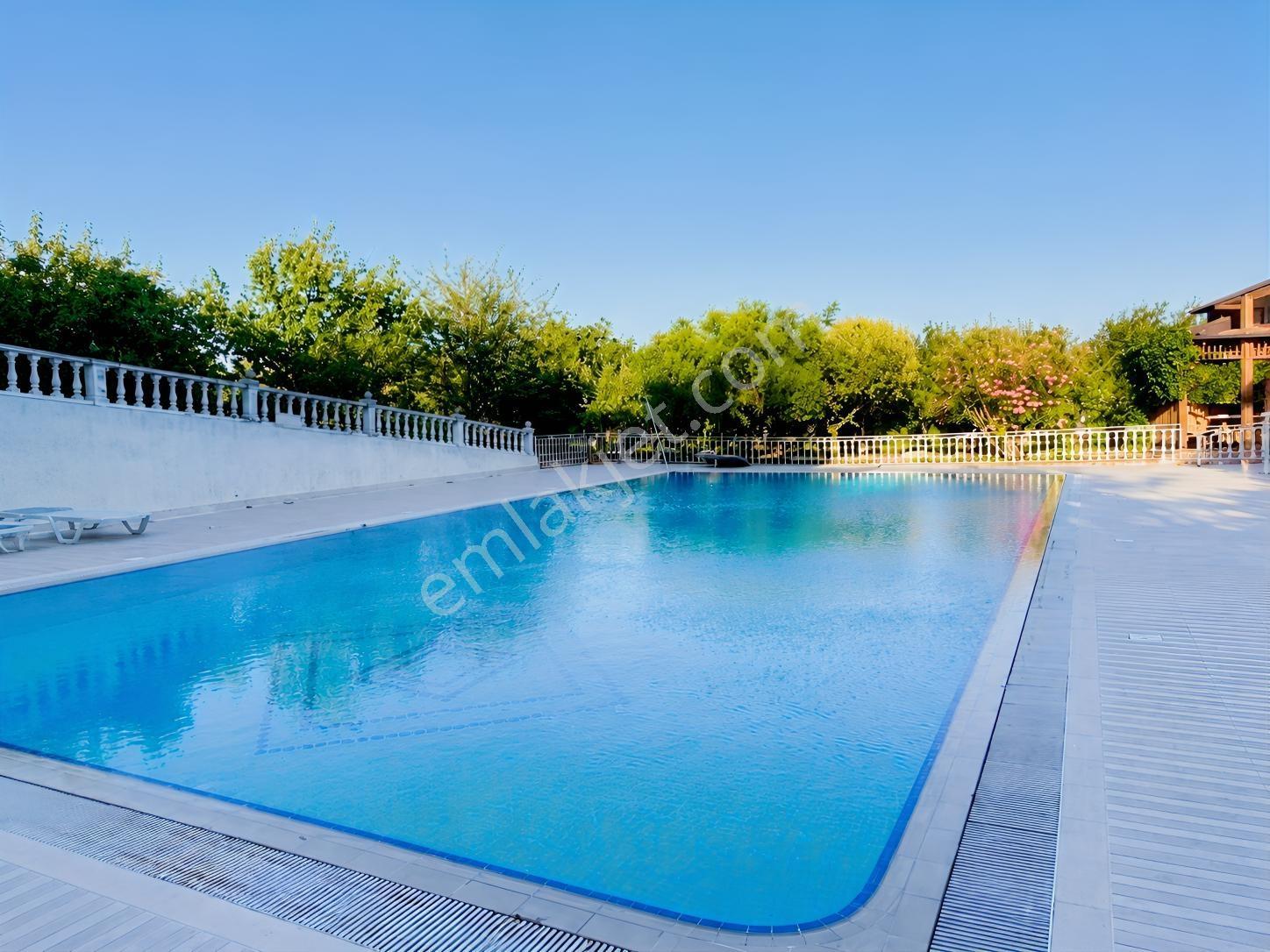 Çatalca İzzettin'de 4013m² Arsalı, Havuzlu, 14 Odalı Süper Villa — fotoğraf 6