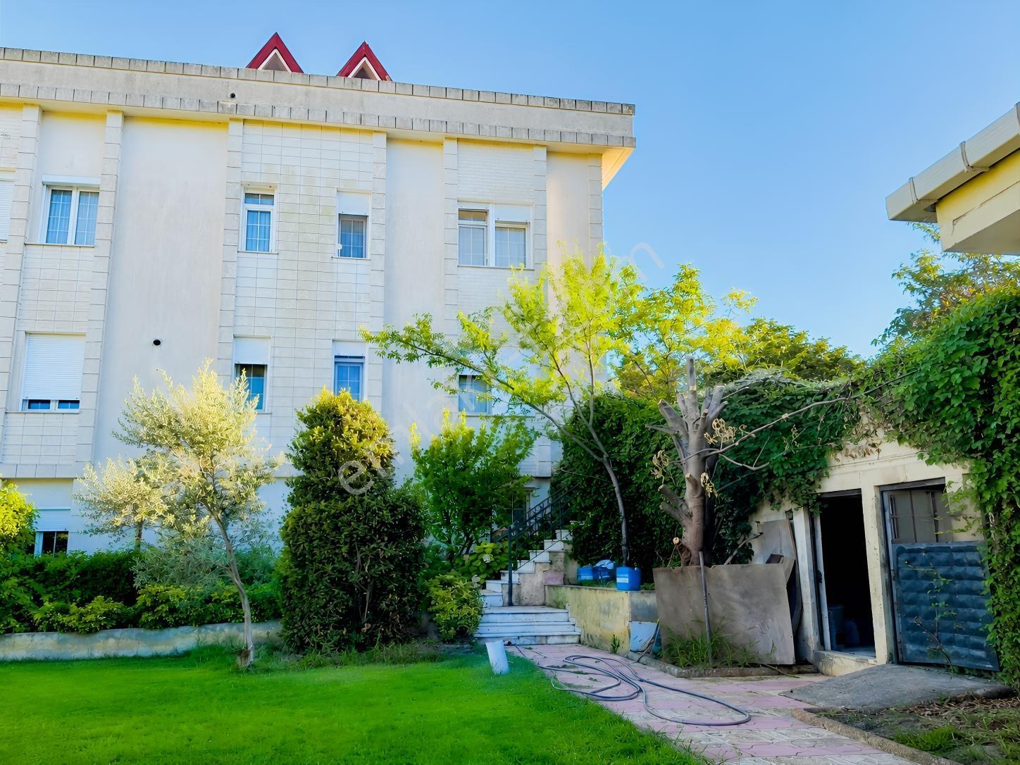 Çatalca İzzettin'de 4013m² Arsalı, Havuzlu, 14 Odalı Süper Villa — fotoğraf 12