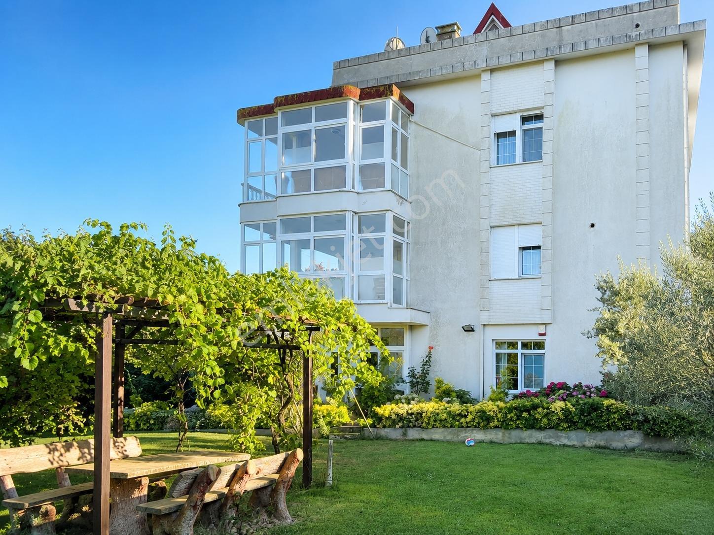 Çatalca İzzettin'de 4013m² Arsalı, Havuzlu, 14 Odalı Süper Villa — fotoğraf 13