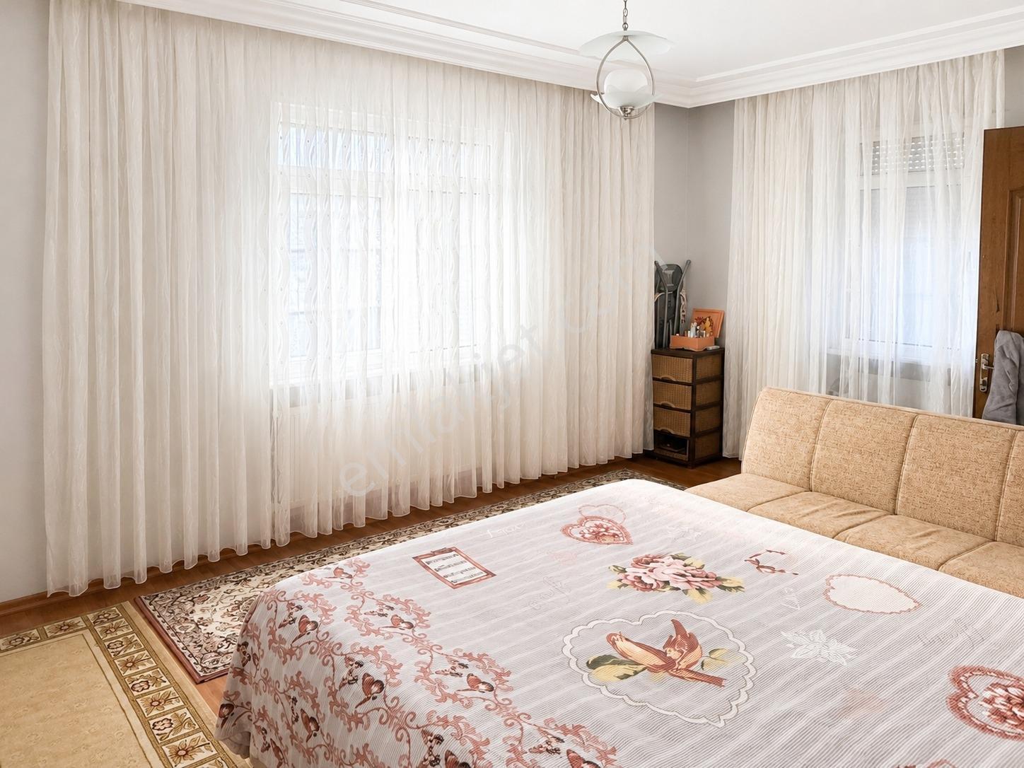 Çatalca İzzettin'de 4013m² Arsalı, Havuzlu, 14 Odalı Süper Villa — fotoğraf 33