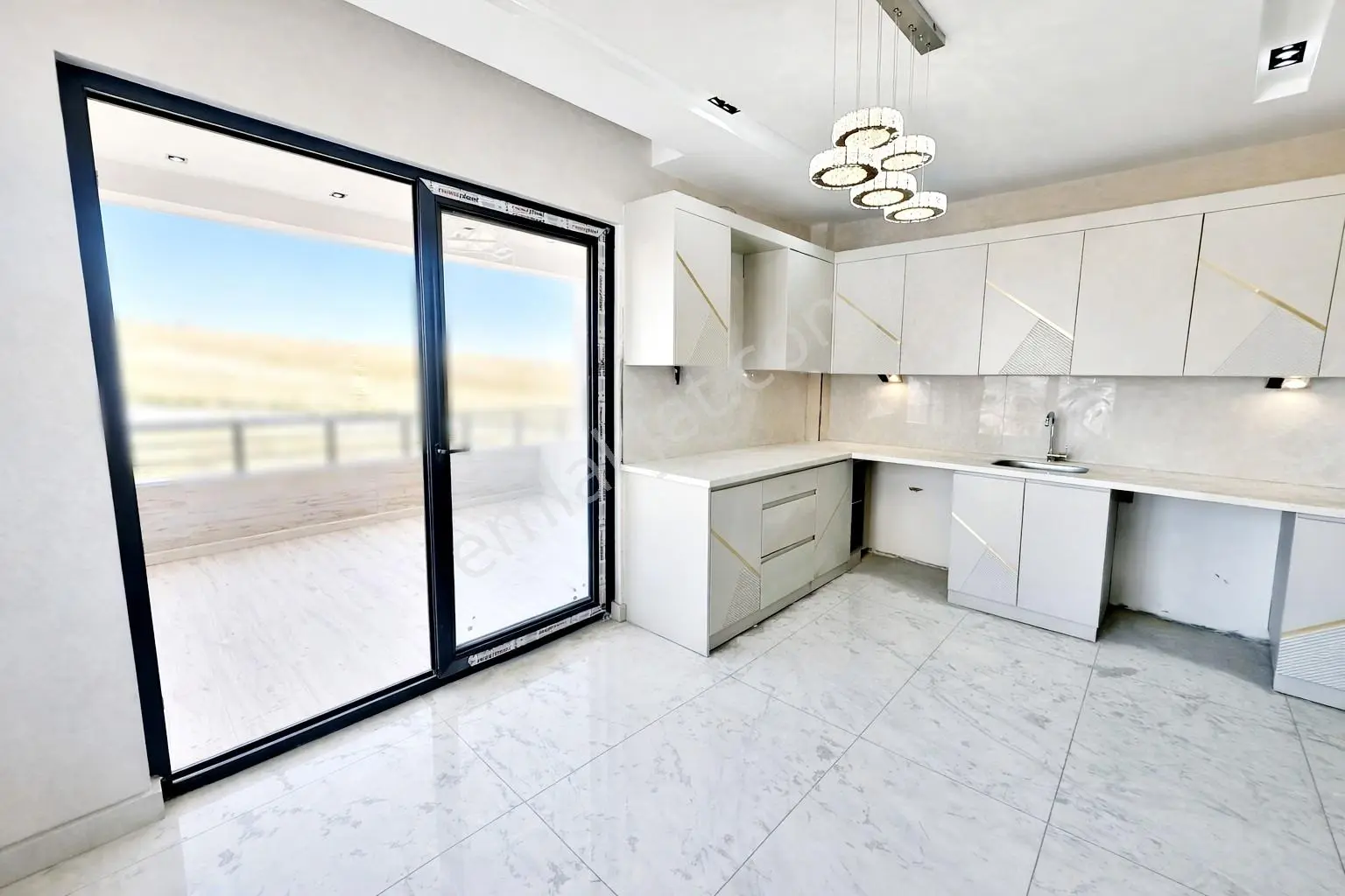 Alpaslan1'De Site İçi Açk Cephe Yerdn Isıtma Genş Balkon Lüx2+1