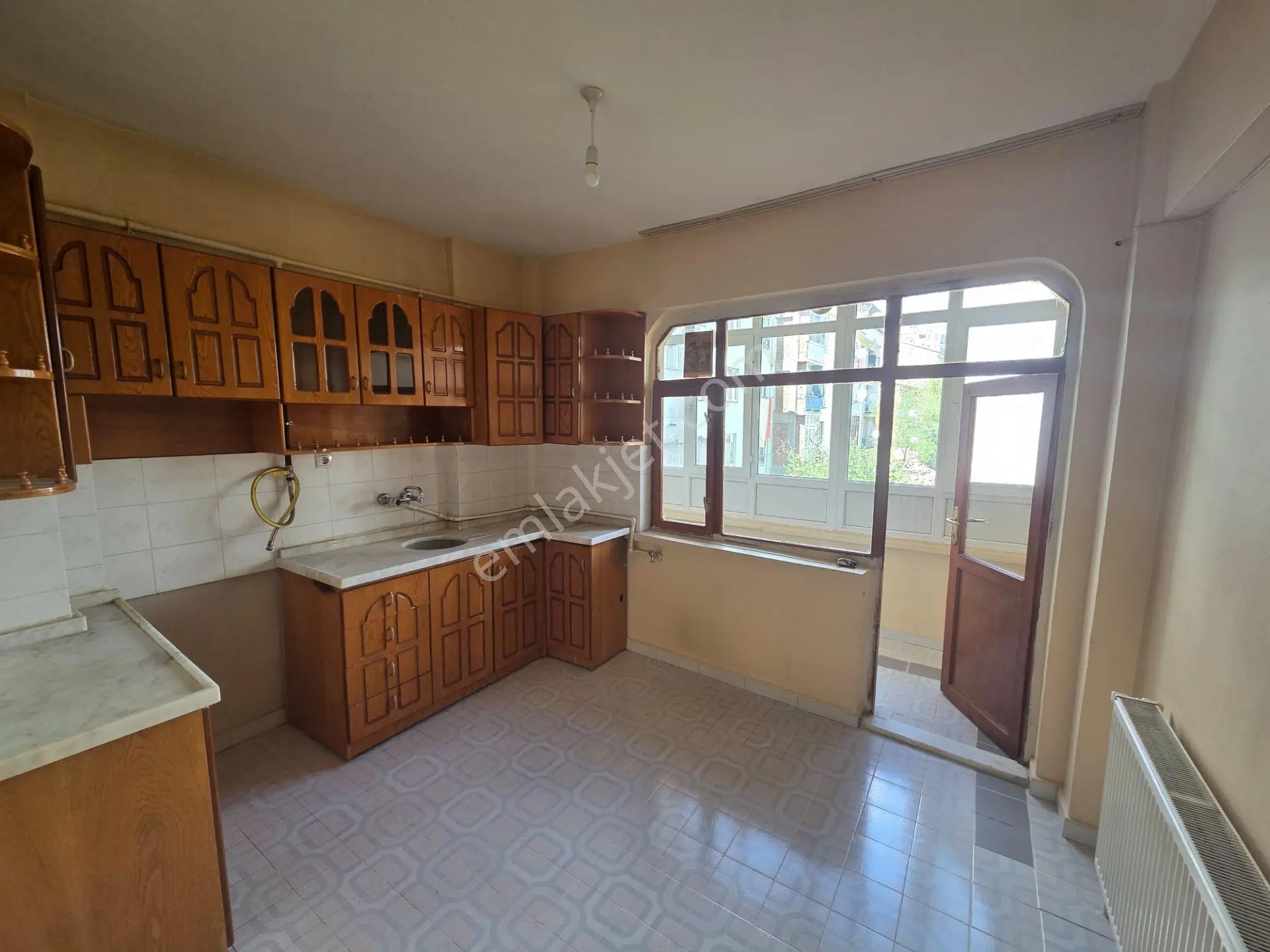 Doğukan Real Estate | Üniversiteye Yürüme Mesafesinde 3+1 | Ara Kat Tek Daire Üzeri Satılık Daire — fotoğraf 2