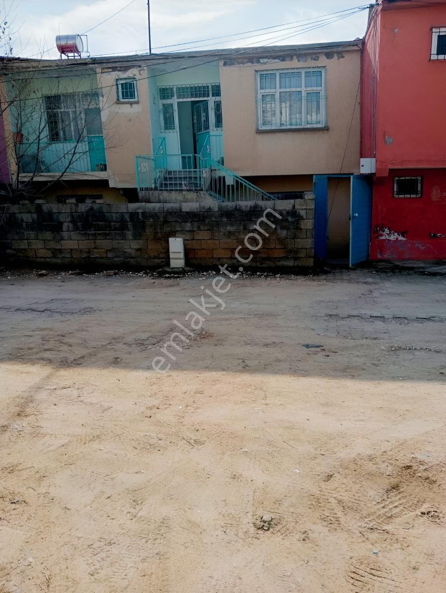 Ergani Kemaliyede 350 M² Arsa Üzerinde Bahçeli 3 Katlı Kâgir Ev — fotoğraf 3