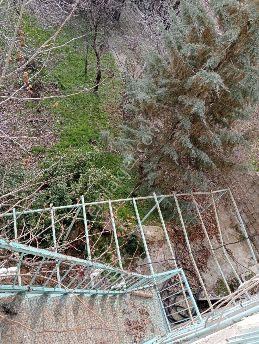 Ergani Kemaliyede 350 M² Arsa Üzerinde Bahçeli 3 Katlı Kâgir Ev — fotoğraf 6