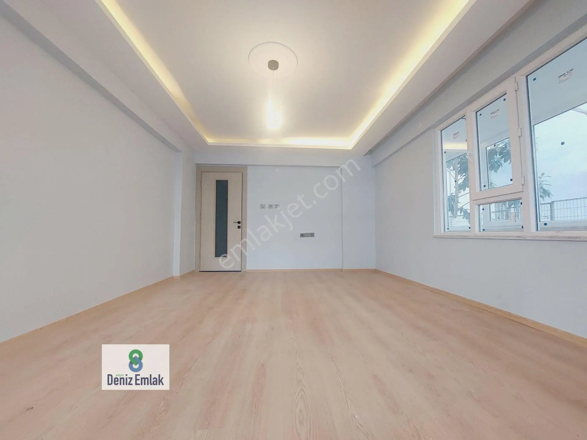 Denizden Akçayda Öncephe Komple Tadilatlı Satılık 2+1 Daire. — fotoğraf 2