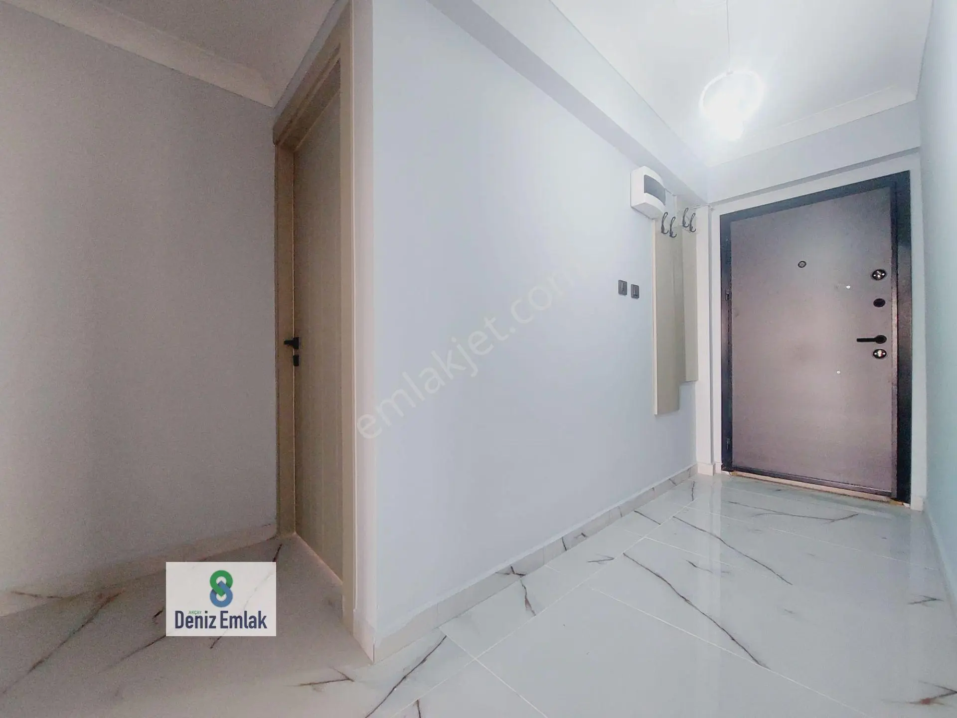 Denizden Akçayda Öncephe Komple Tadilatlı Satılık 2+1 Daire. — fotoğraf 3