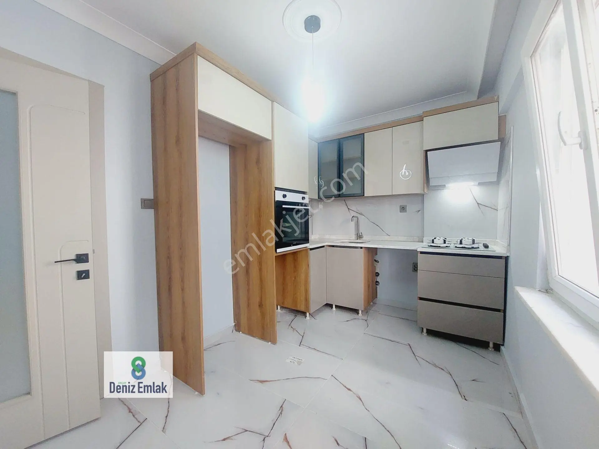 Denizden Akçayda Öncephe Komple Tadilatlı Satılık 2+1 Daire. — fotoğraf 12