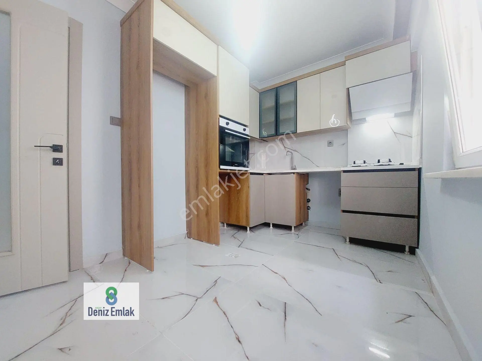 Denizden Akçayda Öncephe Komple Tadilatlı Satılık 2+1 Daire. — fotoğraf 16