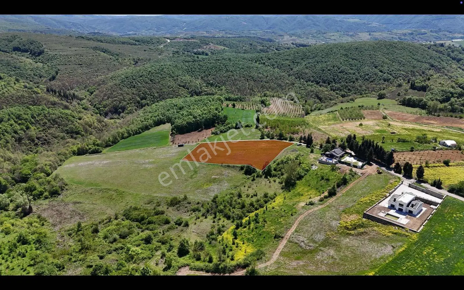 Rw Nova'dan Yola Cephe Tatlı Eğimli 7443 M2 Satılık Arazi — fotoğraf 4