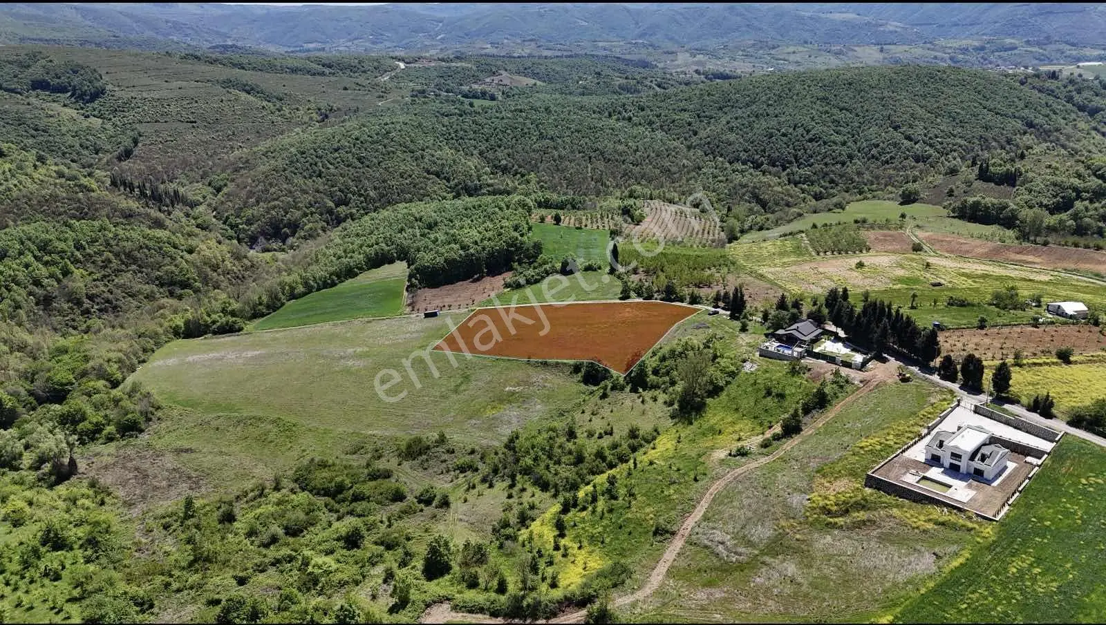Rw Nova'dan Yola Cephe Tatlı Eğimli 7443 M2 Satılık Arazi — fotoğraf 8
