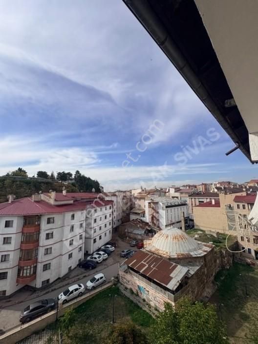 Kabze Emlaktan Sivas Mrk Osman Paşa Caddesind Satılık Daire..!! — fotoğraf 6