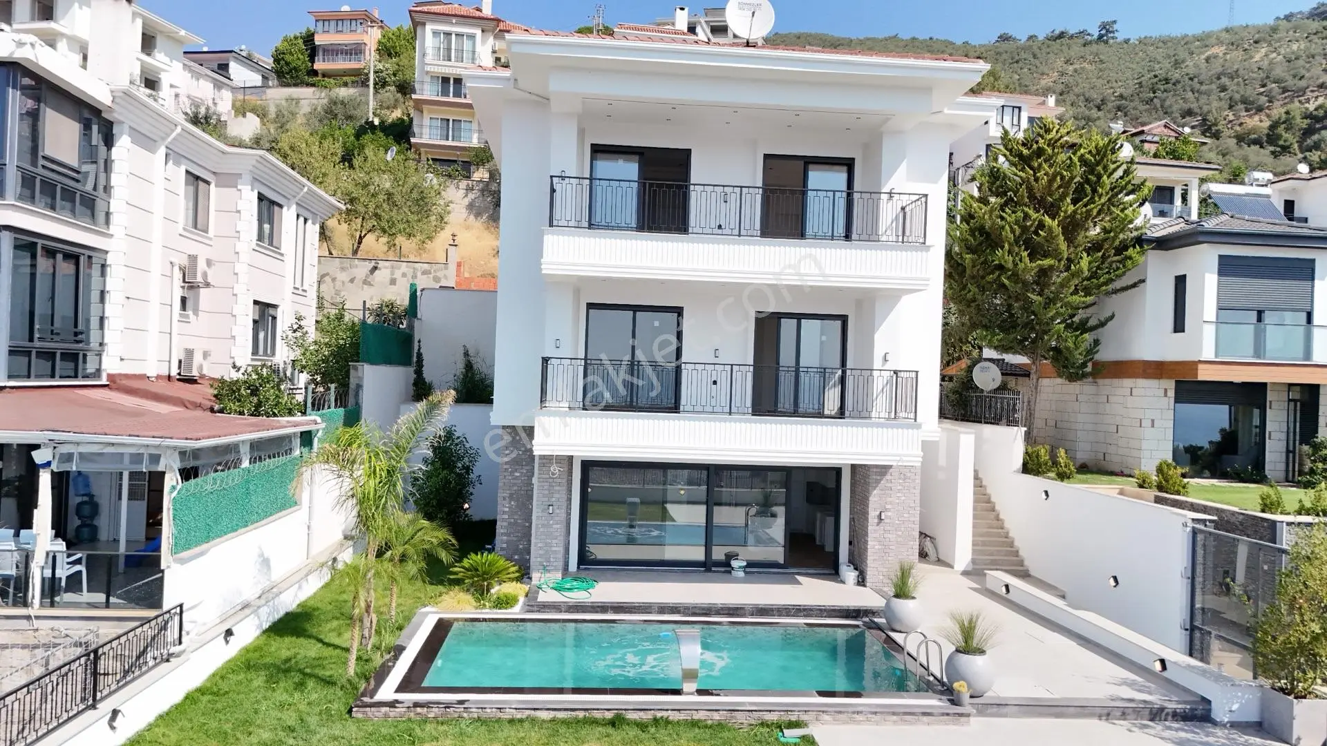Altınoluk'ta Özel Yapım Asansörlü Ultra Lüks Ev Villa — fotoğraf 2