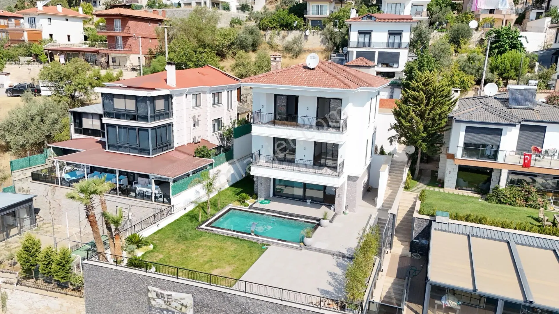 Altınoluk'ta Özel Yapım Asansörlü Ultra Lüks Ev Villa — fotoğraf 3