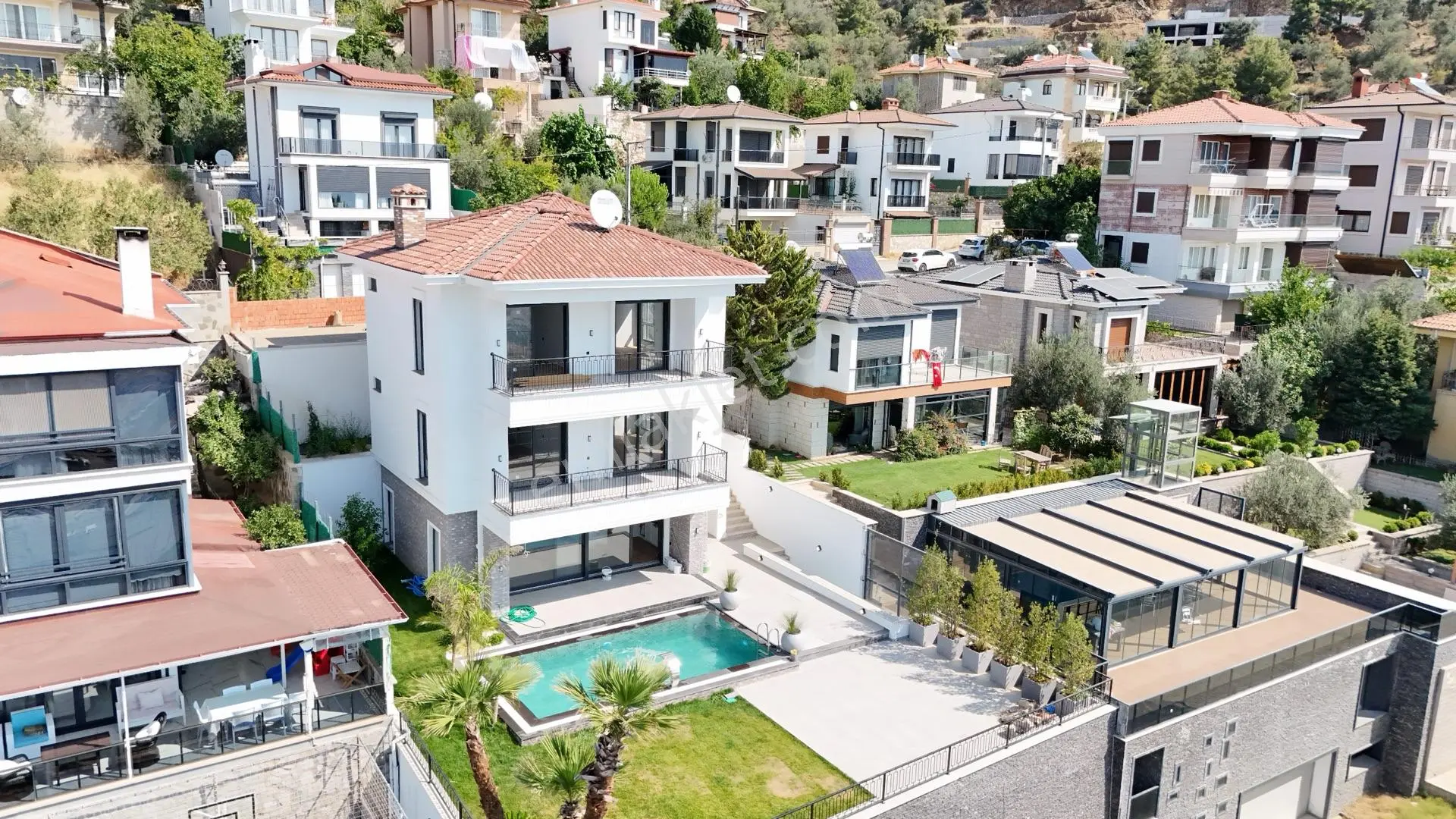 Altınoluk'ta Özel Yapım Asansörlü Ultra Lüks Ev Villa — fotoğraf 4