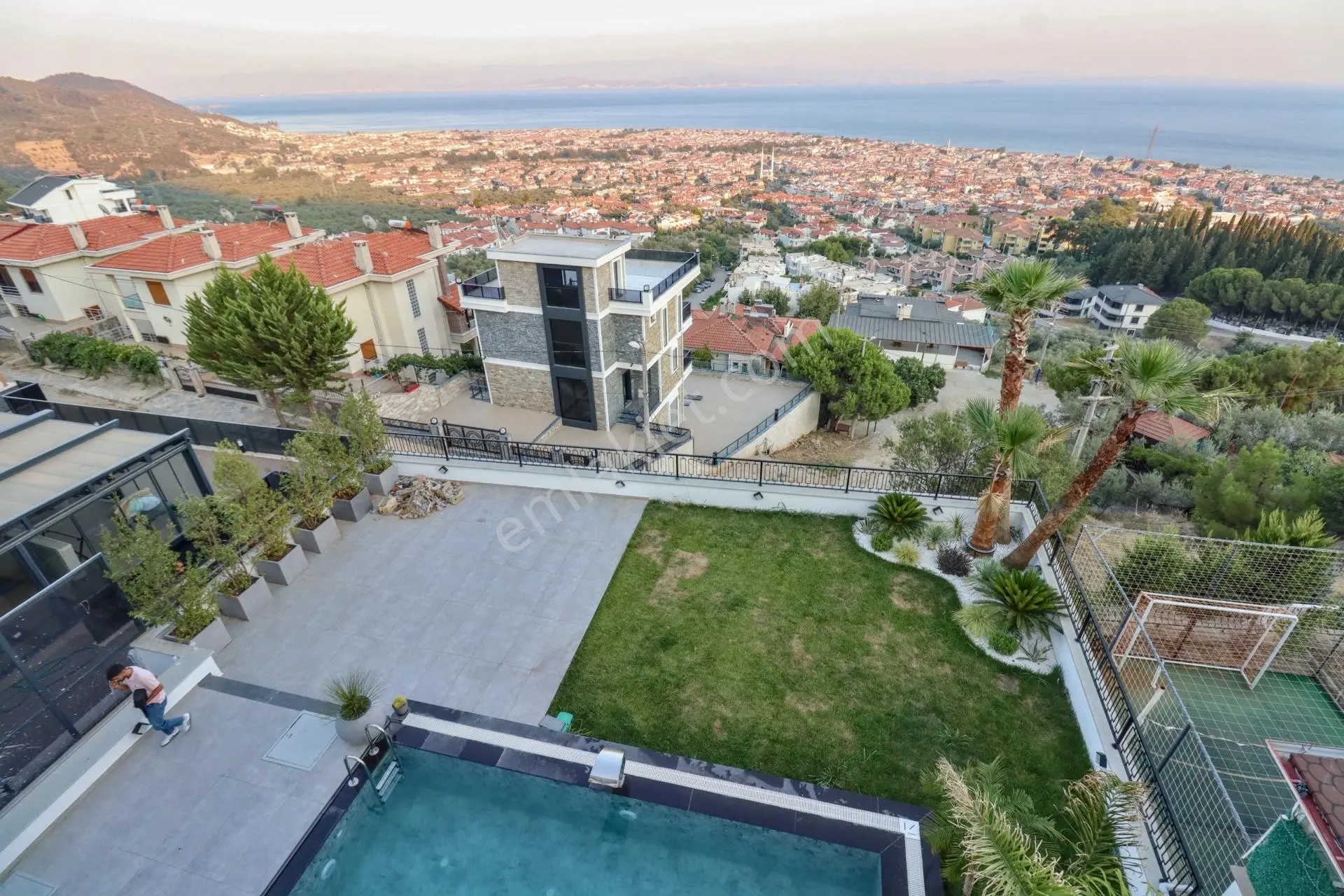 Altınoluk'ta Özel Yapım Asansörlü Ultra Lüks Ev Villa — fotoğraf 7