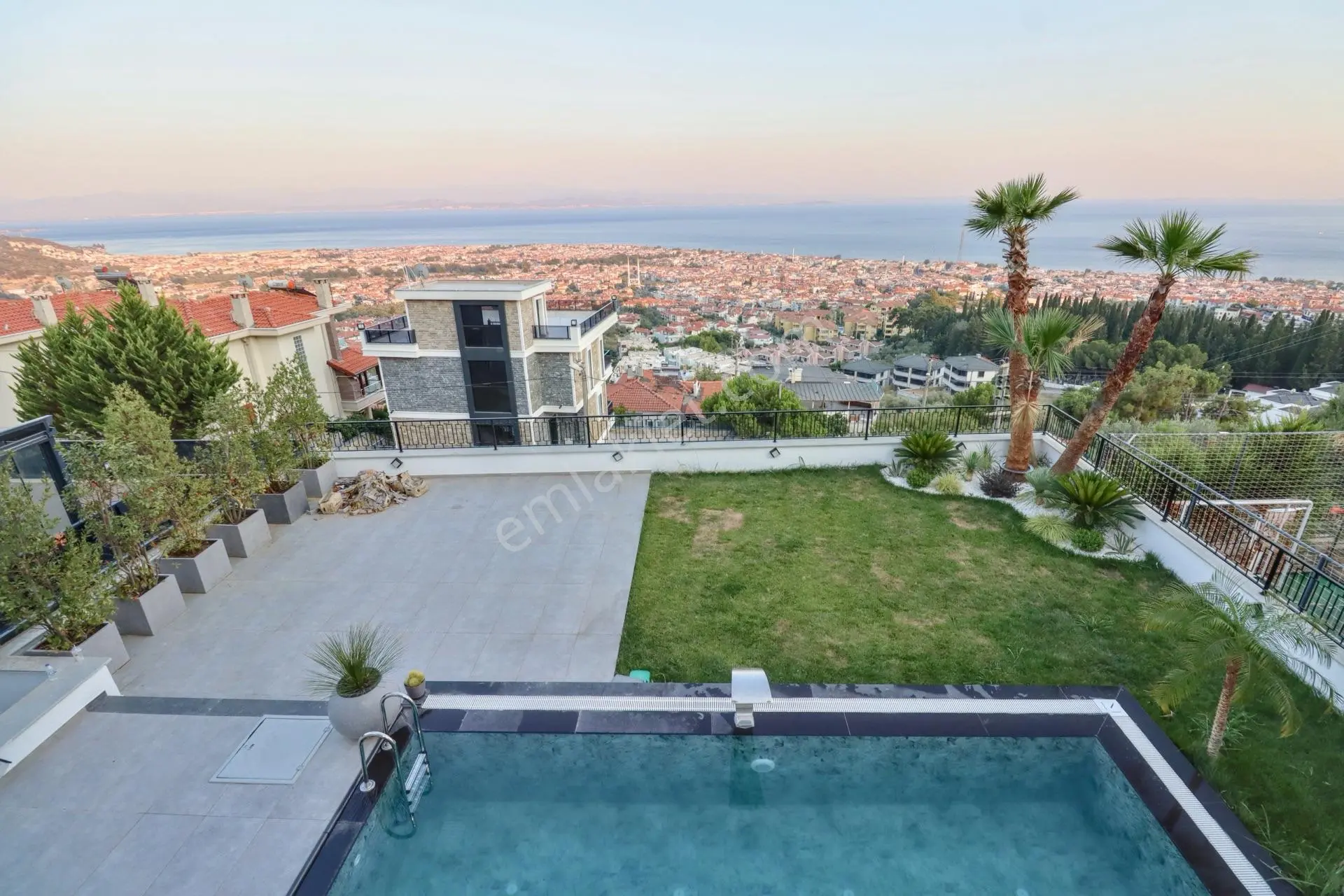 Altınoluk'ta Özel Yapım Asansörlü Ultra Lüks Ev Villa — fotoğraf 8