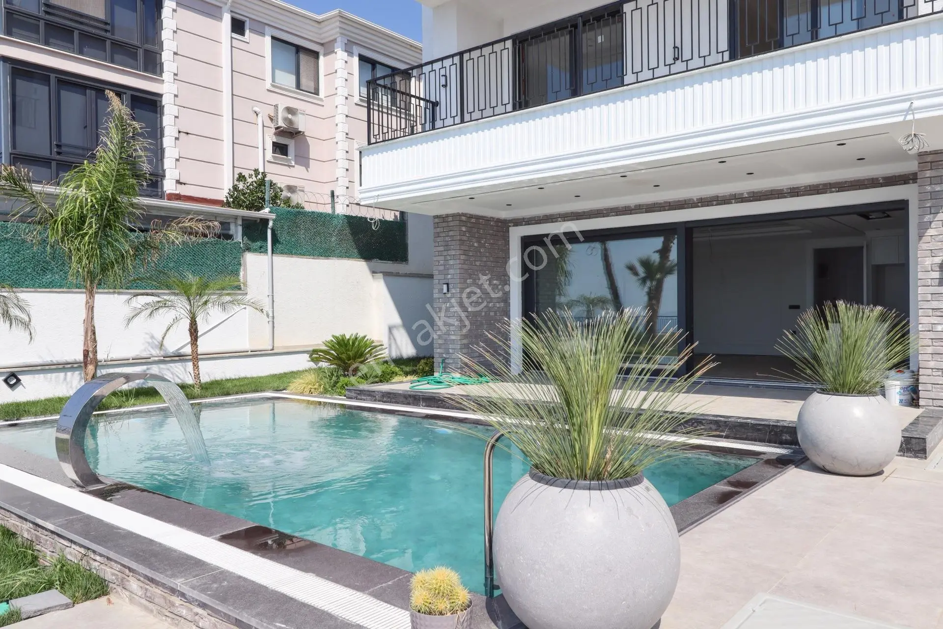 Altınoluk'ta Özel Yapım Asansörlü Ultra Lüks Ev Villa — fotoğraf 12