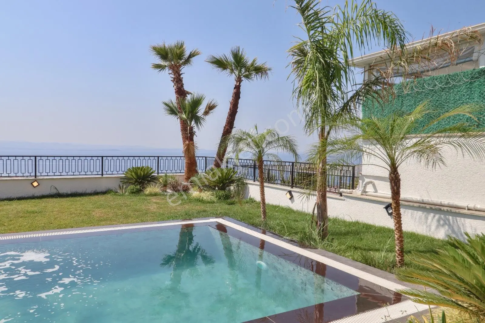 Altınoluk'ta Özel Yapım Asansörlü Ultra Lüks Ev Villa — fotoğraf 17