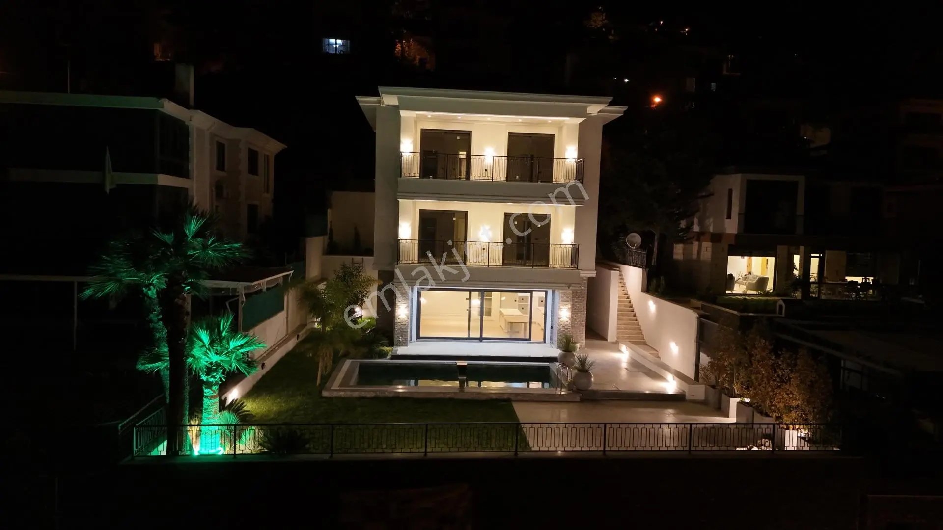 Altınoluk'ta Özel Yapım Asansörlü Ultra Lüks Ev Villa — fotoğraf 23