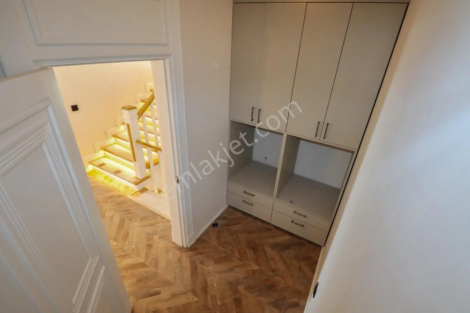 Altınoluk'ta Özel Yapım Asansörlü Ultra Lüks Ev Villa — fotoğraf 31