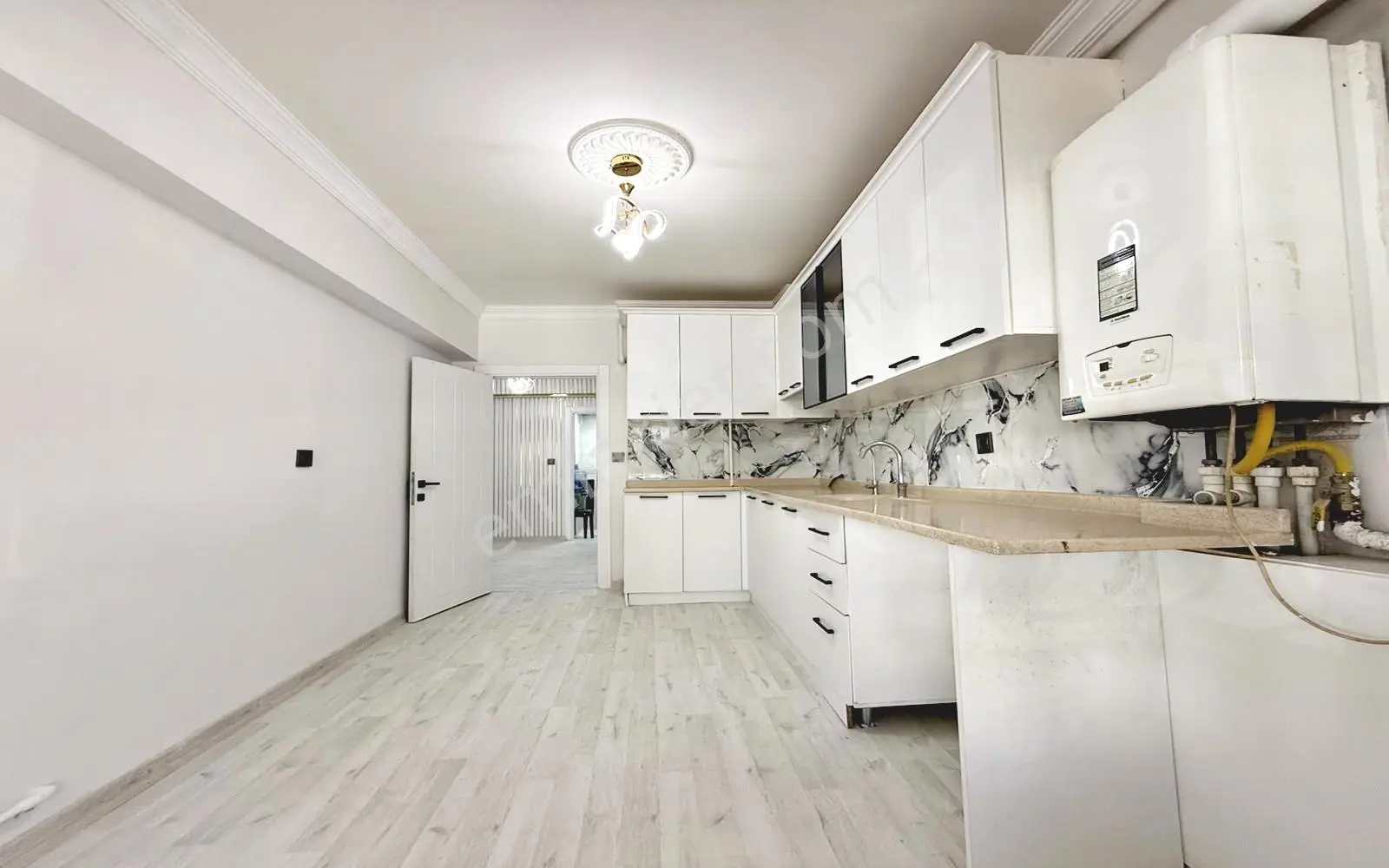 Kuşcağız'da Gazeller Cadde Dibi Ara Kat Full + Full Yapılı 3+1 — fotoğraf 4