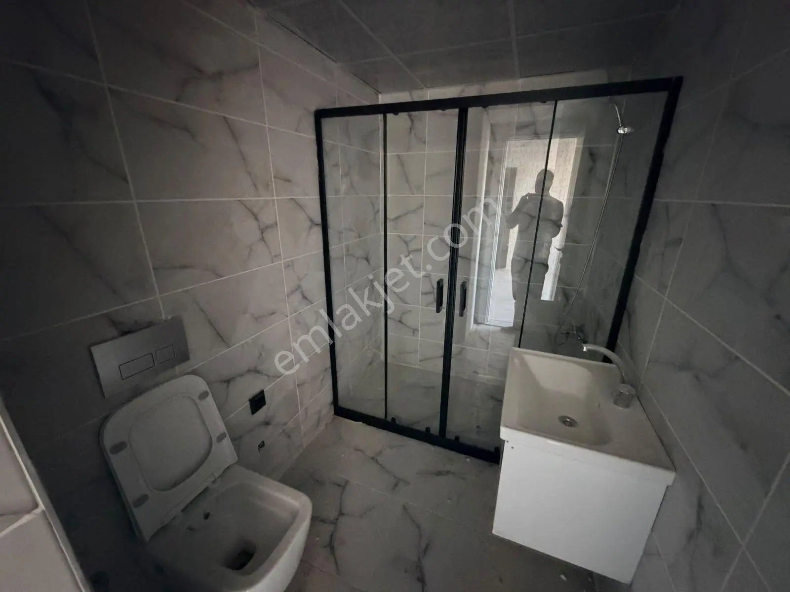 Akev Gayrimenkul'den Mehmetçik 3 Bloklu Sitede Sıfır 1+1 Daire — fotoğraf 11