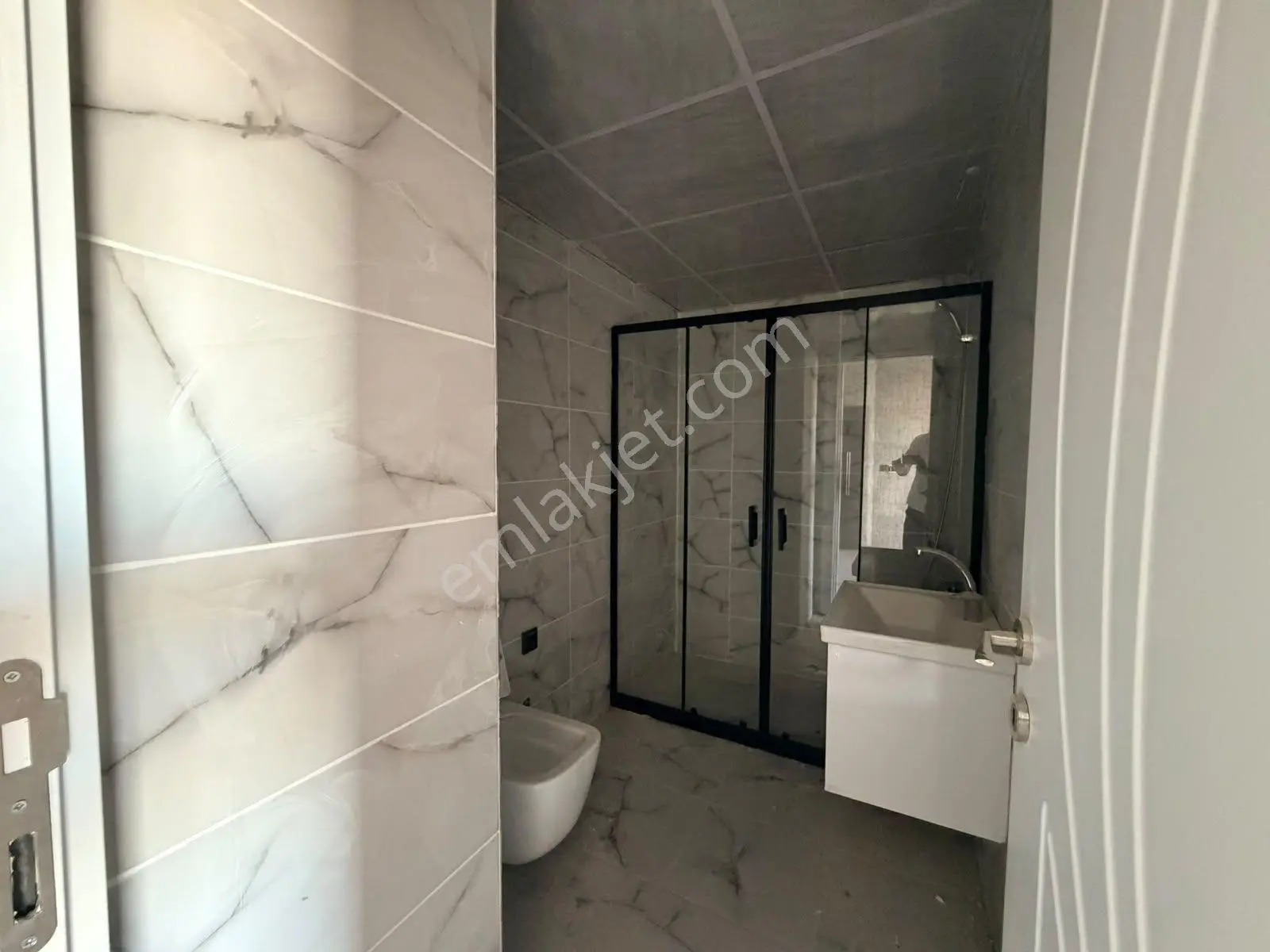 Akev Gayrimenkul'den Mehmetçik 3 Bloklu Sitede Sıfır 1+1 Daire — fotoğraf 12