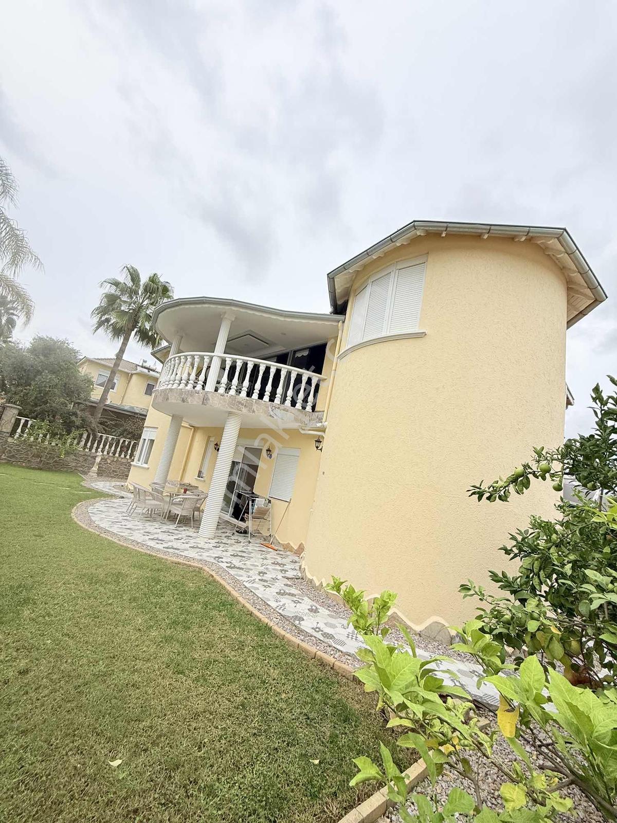 Alanya Konaklı'Da Lüks Eşyalı Satılık Havuzlu Villa