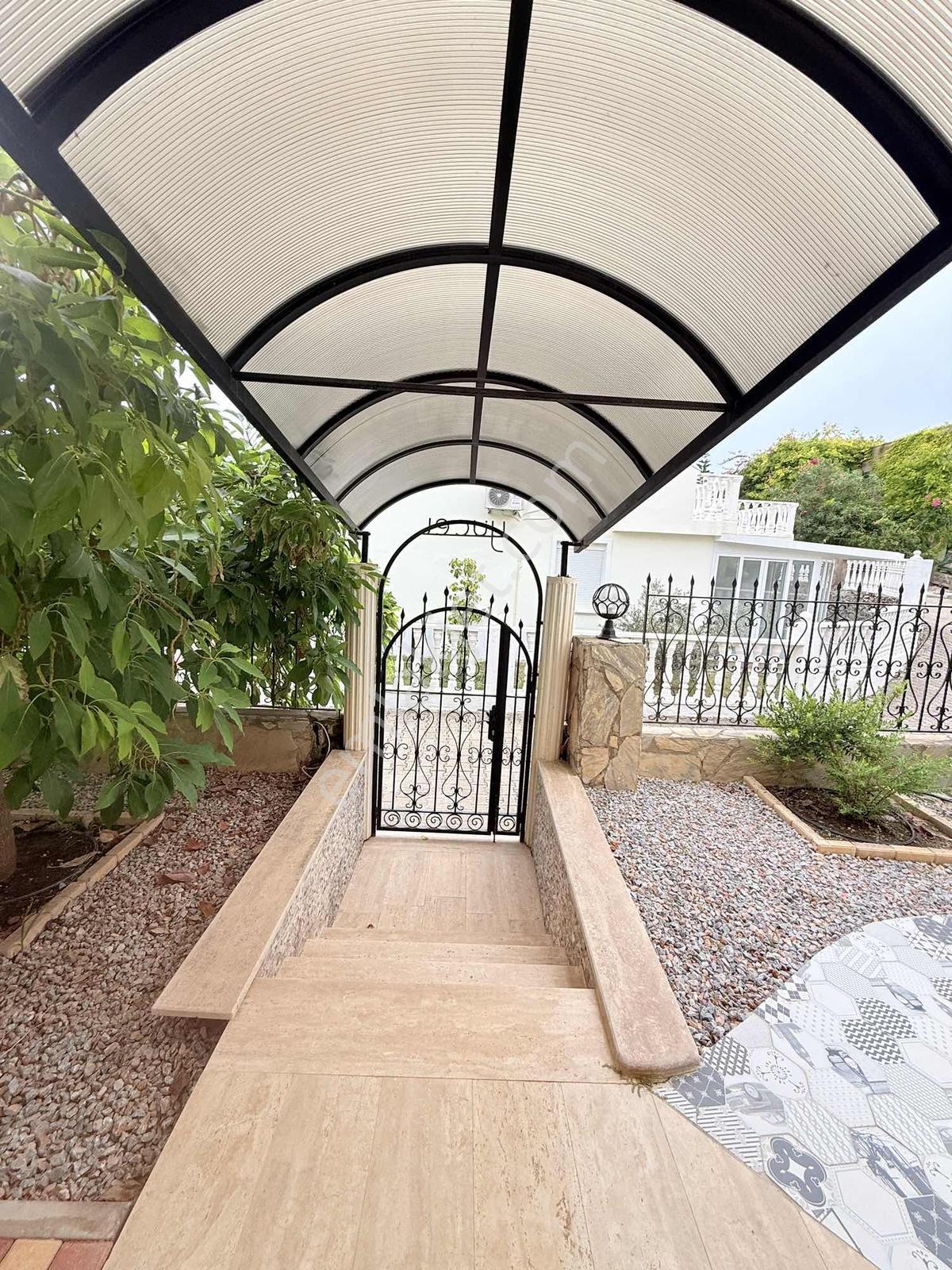 Alanya Konaklı'da Lüks Eşyalı Satılık Havuzlu Villa — fotoğraf 2