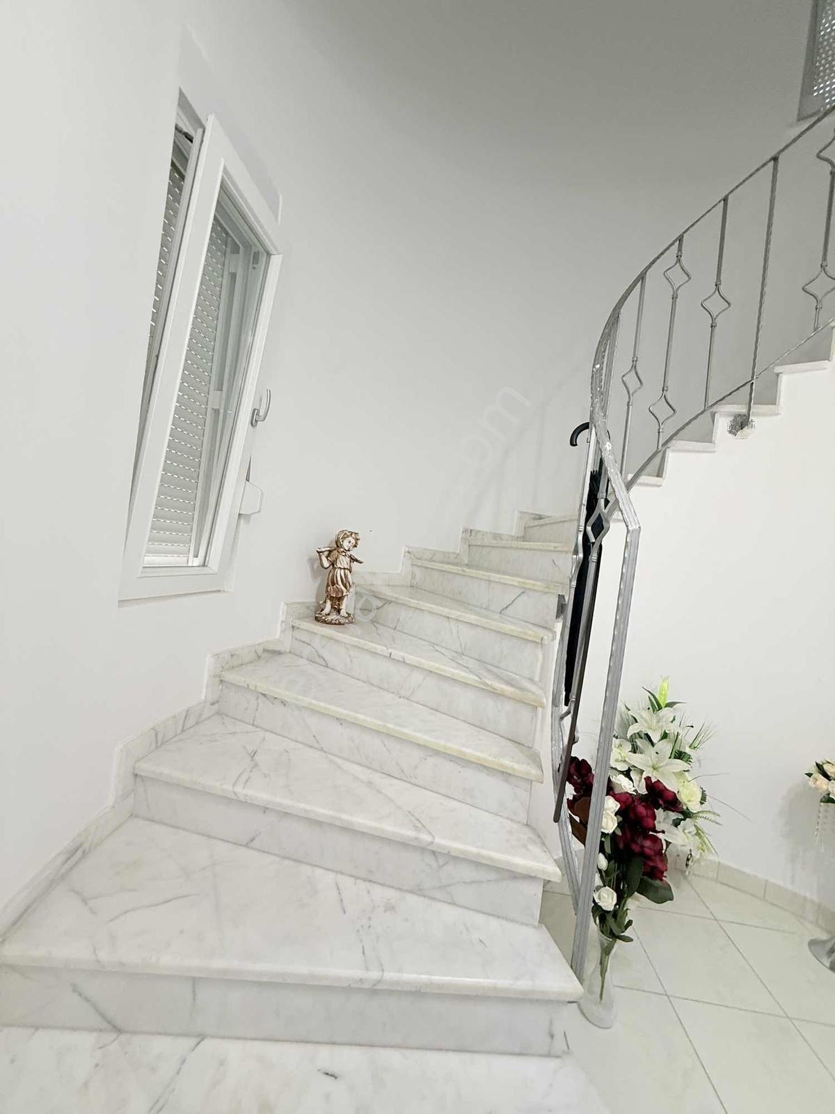 Alanya Konaklı'da Lüks Eşyalı Satılık Havuzlu Villa — fotoğraf 15