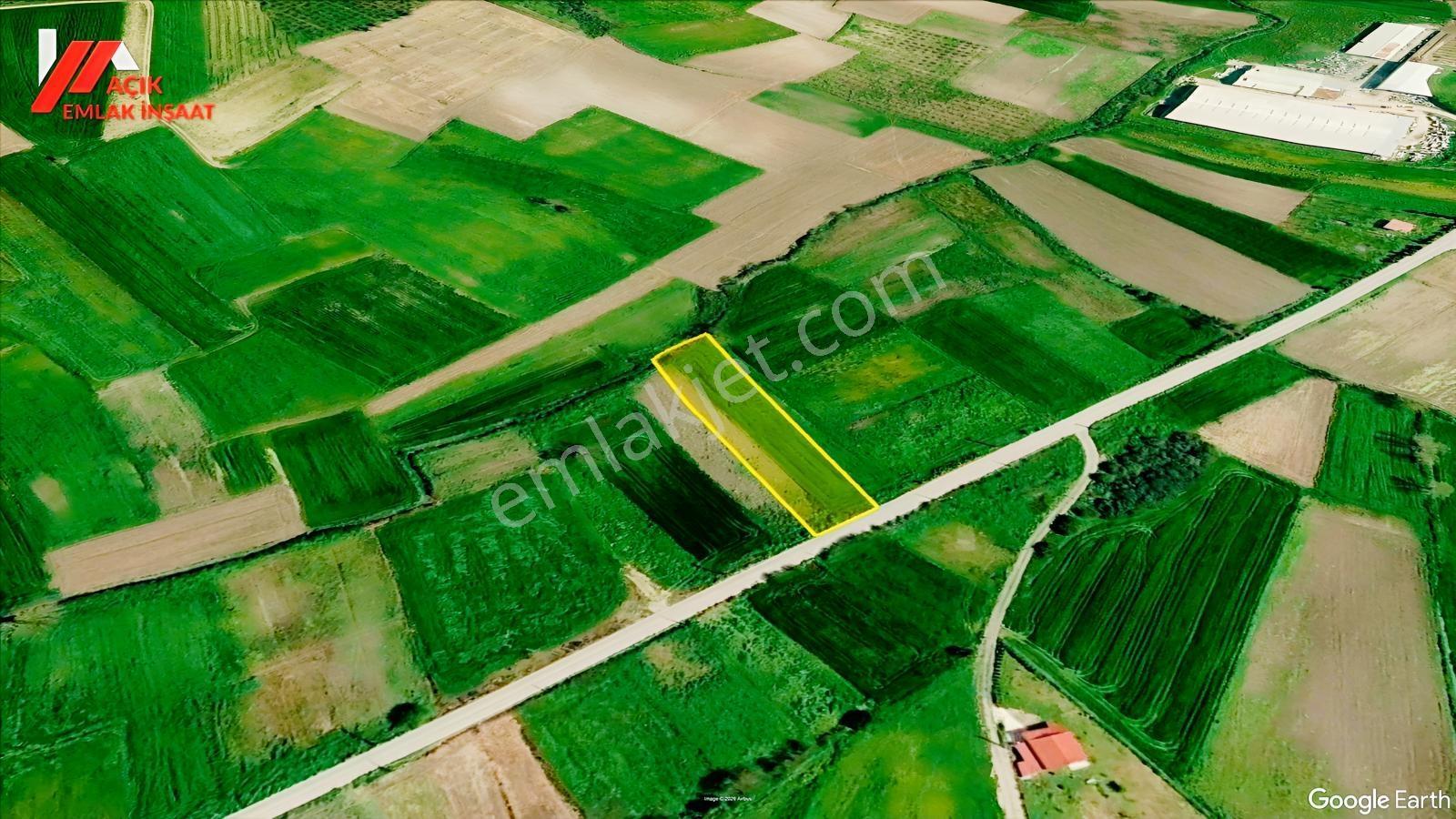 Sakarya Kaynarcada Yola Cepheli, Az Eğimli 2.400 M² Tarla — fotoğraf 2