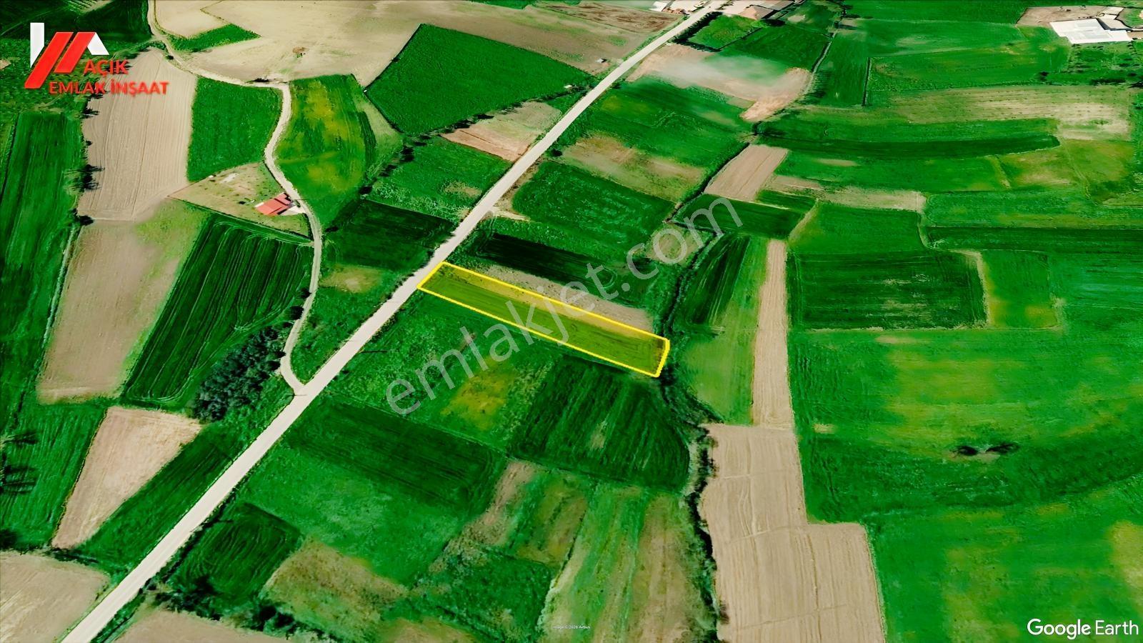 Sakarya Kaynarcada Yola Cepheli, Az Eğimli 2.400 M² Tarla — fotoğraf 3