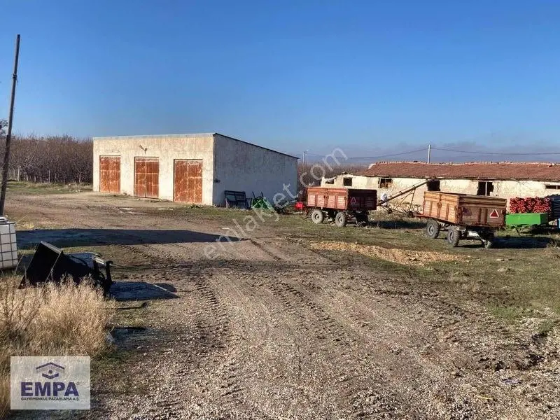 Empa'dan Seyitgazi /afyon Yolu Üzerinde 60 Ton Kantar Ve Depolar — fotoğraf 2
