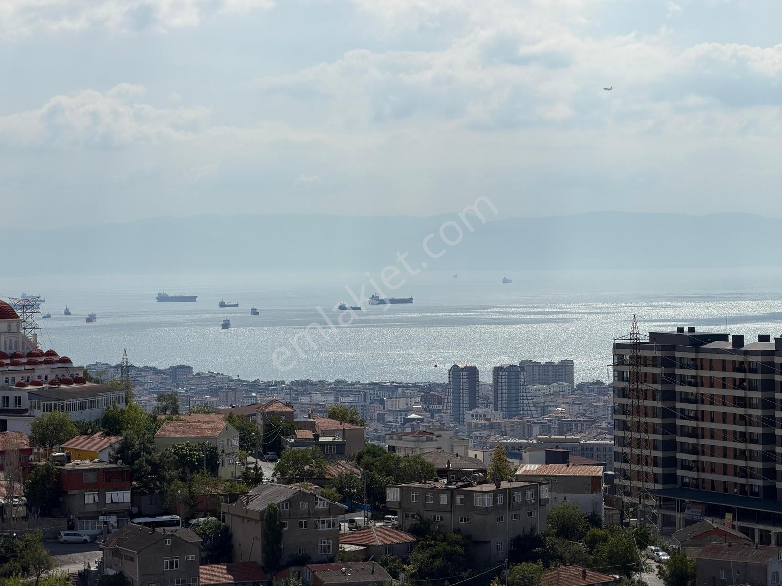 Kartal 'Da Lebi Deniz Manzaralı Teraslı 3+1 115 M² Net Site İçi