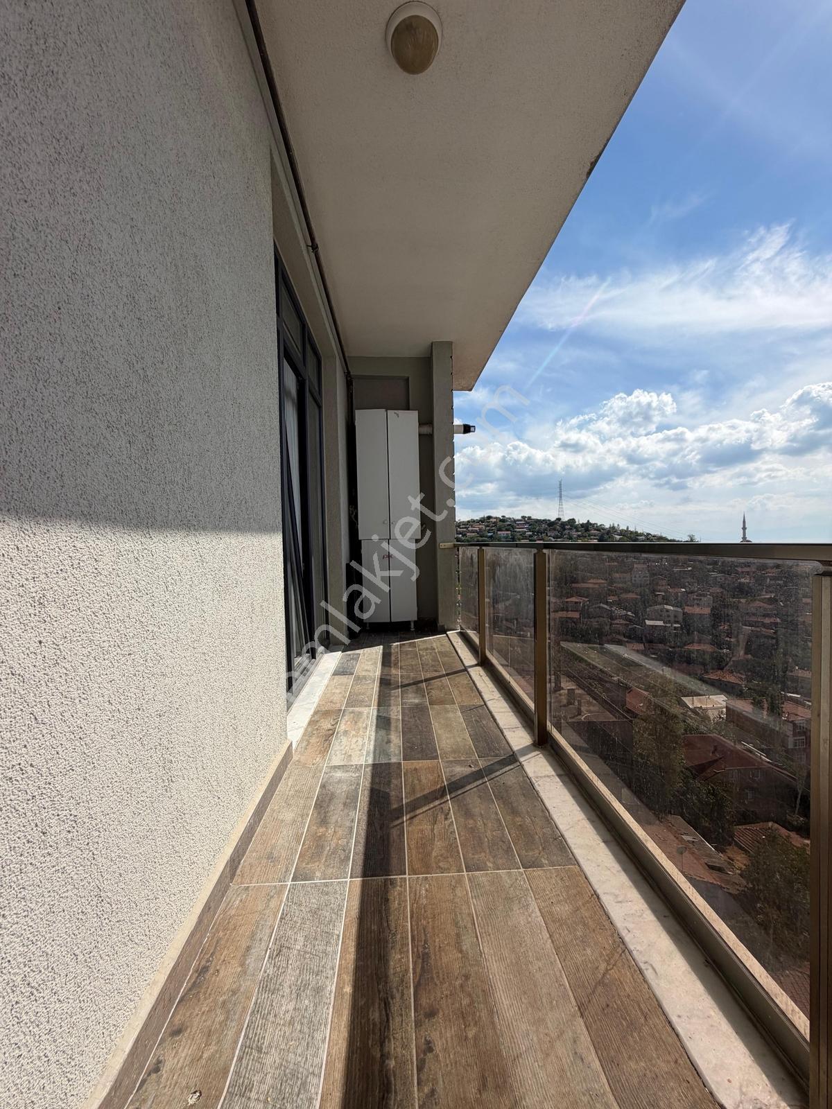 Kartal 'da Lebi Deniz Manzaralı Teraslı 3+1 115 M² Net Site İçi — fotoğraf 8