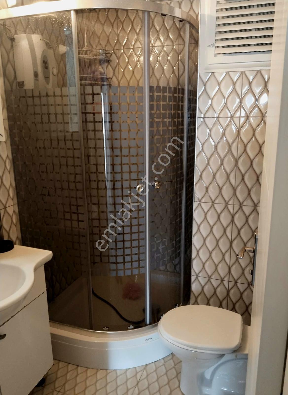 Altınova Orta Mahalle'De Satılık 2+1 Fırsat Daire - Brüt 120 M²