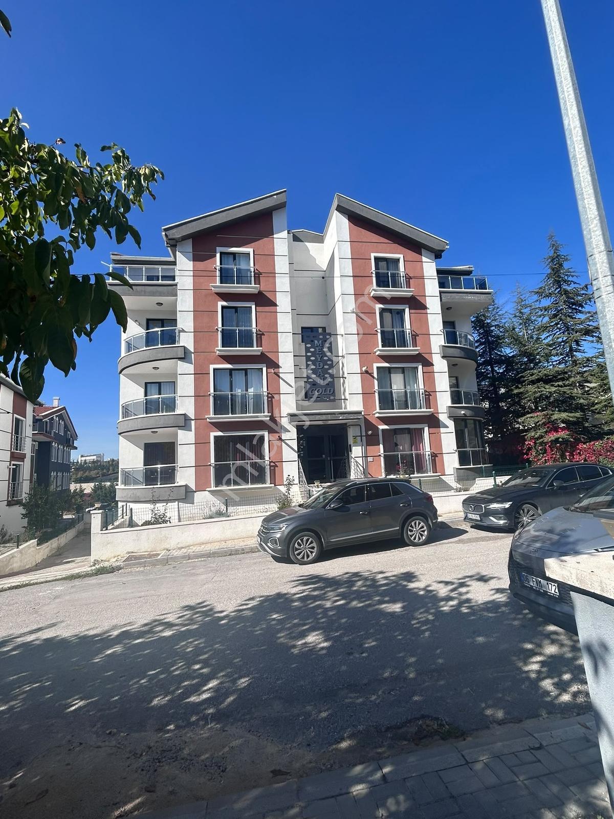 İncek Kızılcaşar Budak Town Arkasında 2+1 Satılık Dubleks Daire