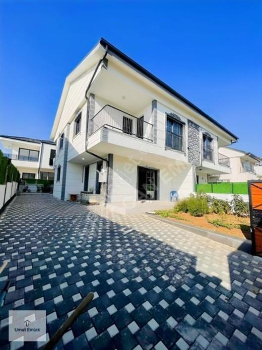 4+1 Kalitenin Konfor İle Birleştiği Geniş Bahçeli Emsalsiz Villa
